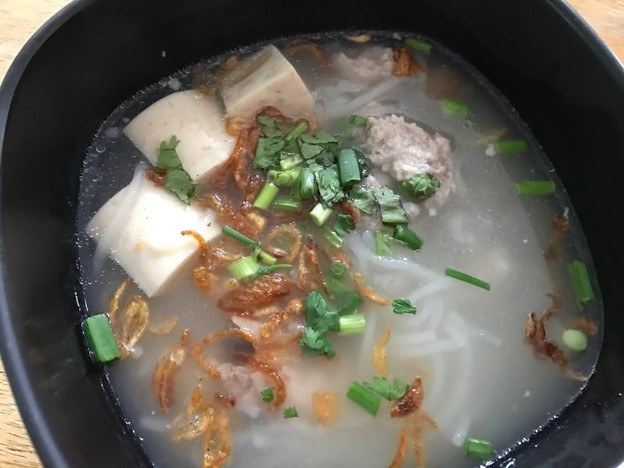 ป้าเหน่ยแหนมเนือง