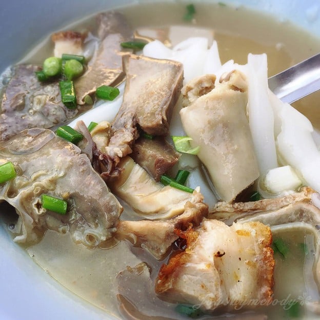 เมนูของร้าน ก๋วยจั๊บ อ้วนโภชนา สัมพันธวงศ์