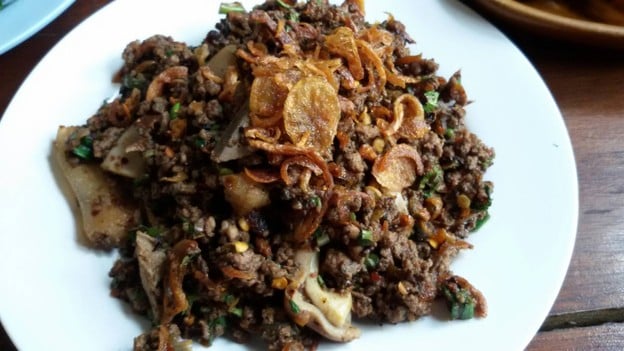 ลาบไก่บ้านโฮ่ง (ลูกสาว)