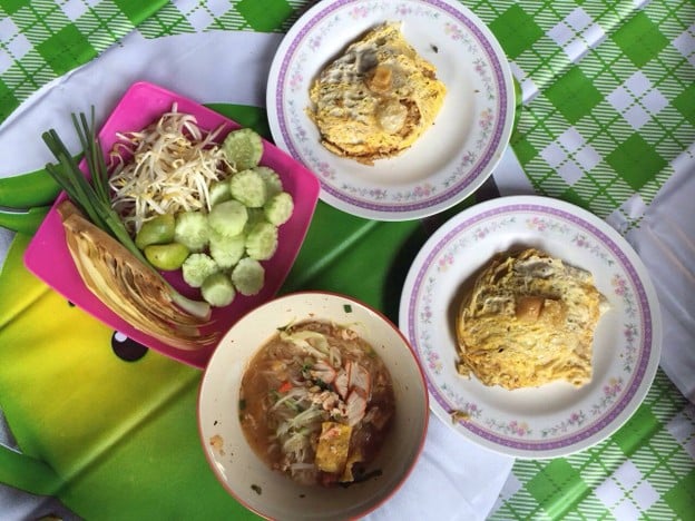 เมนูของร้าน ผัดไทยตรอกบ้านจีน