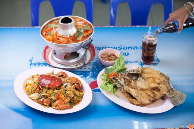 สโมสรท้ายเรือหลวงแม่กลอง