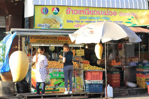 ข้าวเหนียวมะม่วงน้องอาร์ต ฉื่อฉาง