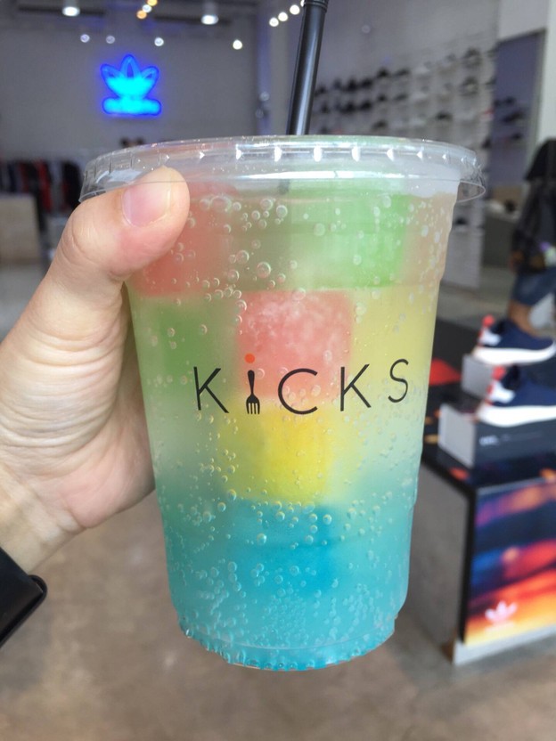 Carnival Coffee & Kicks สยาม