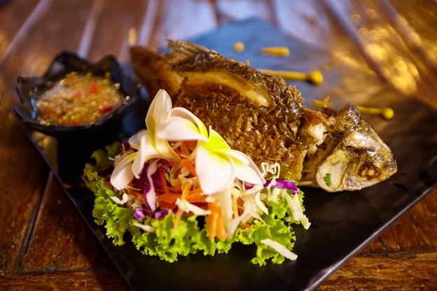 ลานลูกไม้แดง