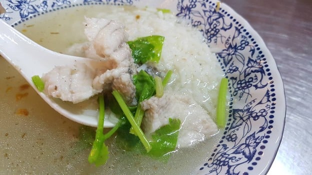 ข้าวต้มปลาห้าแยกพลับพลาไชย khao tompla ha yaek Phlapphla Chai ห้าแยกพลับพลาไชย