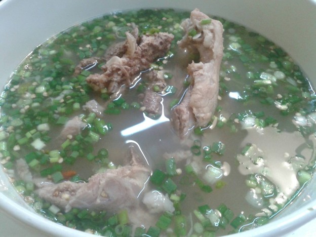 เม้งเล้งแซ่บ ก๋วยเตี๋ยวหมูต้มยำ เย็นตาโฟ จี๊ดจ๊าด สีลม