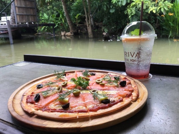 RIVA Floating Cafe ปานเทวี ริเวอร์ไซด์ รีสอร์ท แอนด์ สปา