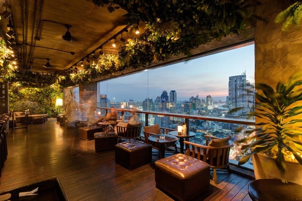 บรรยากาศ Scarlett Wine Bar & Restaurant โรงแรมพูลแมน จี สีลม