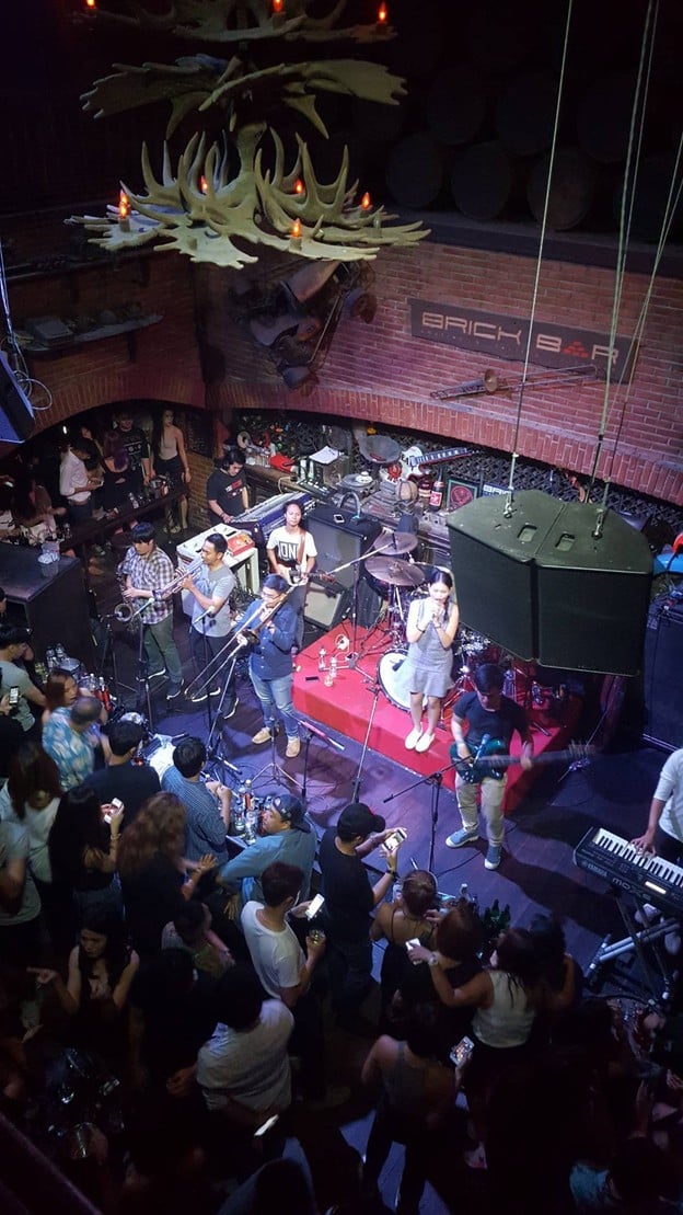 Brick Bar ข้าวสาร