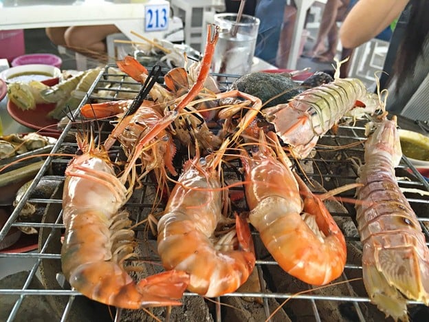 จอมเทียนทะเลเผา อ่างศิลา