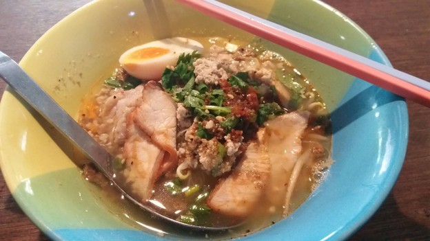 ก๋วยเตี๋ยวไข่ยางมะตูม บ้านป๋ากู