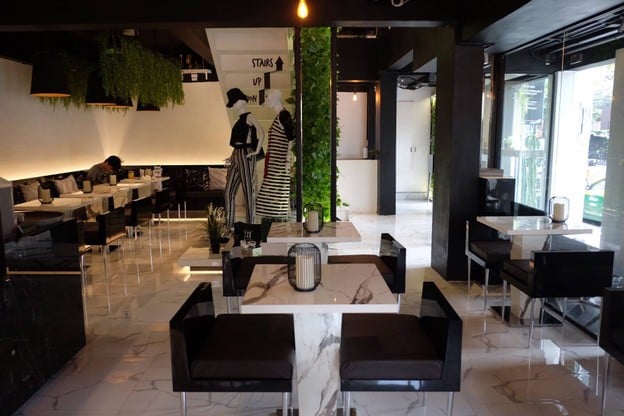 บรรยากาศ FABLAB Café & Dining เอกมัย