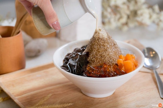 เมนูของร้าน Brown Café นิมมานเหมินท์ ซอย 9