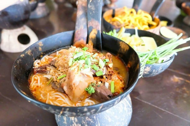 เมนูของร้าน ข้าวซอยกะโหล้ง