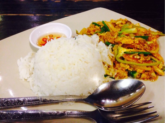 ร้านป้าเล็กกล้วยทอด  ขายทุกอย่างค่ะ ร้านกล้วยทอด ไข่เต่า บ้าบิ่น แซนวิช สลัด กาแฟ