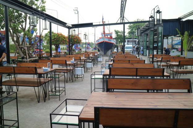 บรรยากาศ เรือธงหมูกระทะ