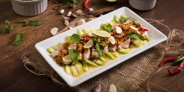 แจกสูตรฟรี!! “หมูมะนาว” แซ่บซี้ดชวนสร่าง ตาสว่างในคำเดียว!