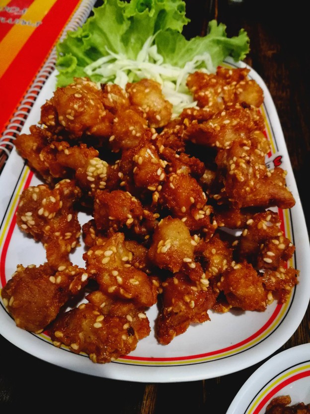 เมนูของร้าน ไก่ทอดเดชา สาขาเกษตร นวมินทร์ ต่อหม้อ 239 ตรงข้ามโรงเรียนเลิศล้า