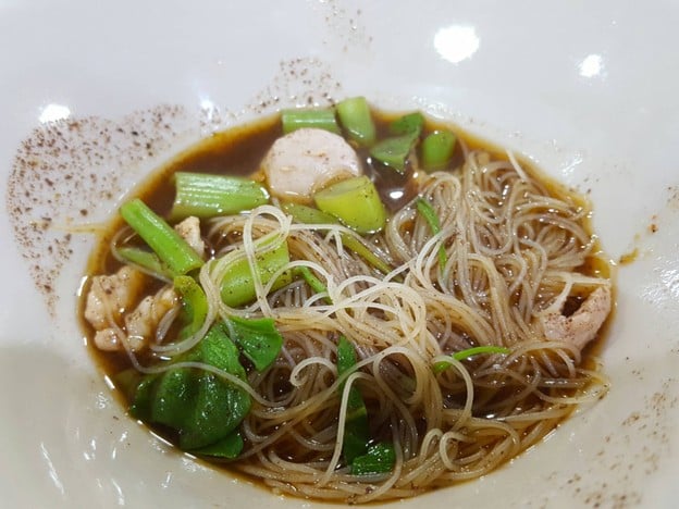 เมนูของร้าน ก๋วยเตี๋ยวเรือป๋ายักษ์