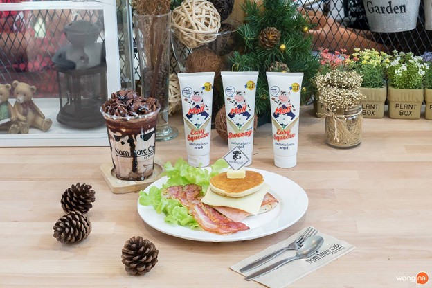 Nom More Cafe หัวหินมาร์เก็ตวิลเลจ