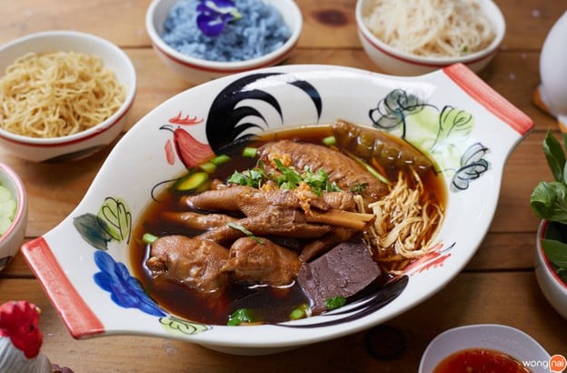 ไก่ลืมตัว ณ บางแสน