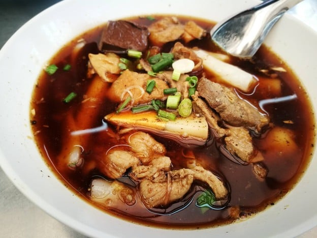 เมนูของร้าน ก๋วยจั๊บน้ำข้น อนุสาวรีย์ชัยฯ