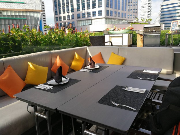 บรรยากาศ Zeta Cafe โรงแรมฮอลิเดย์อินน์ กรุงเทพฯ