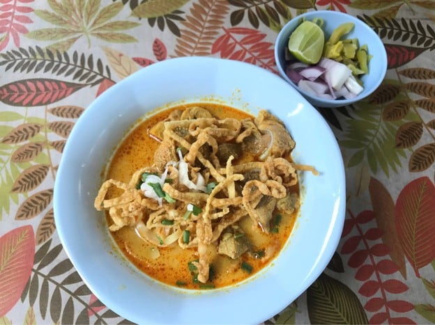 เมนูของร้าน ข้าวซอยลำดวนฟ้าฮ่าม วิภาวดีรังสิต