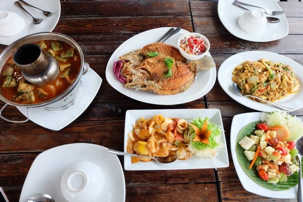 RIVER WINE Restaurant and Wine Bar ปากเกร็ด