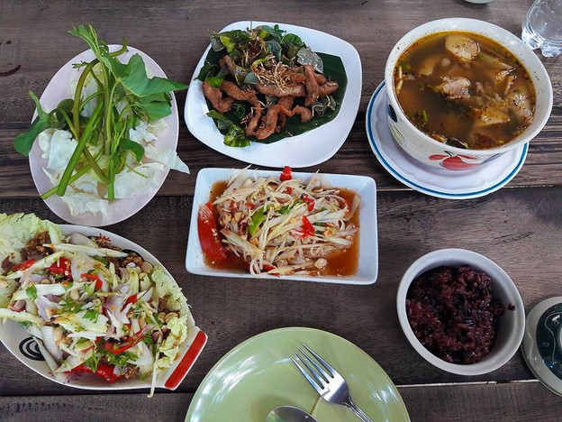 ส้มตำคลาสสิค The Beatles Station