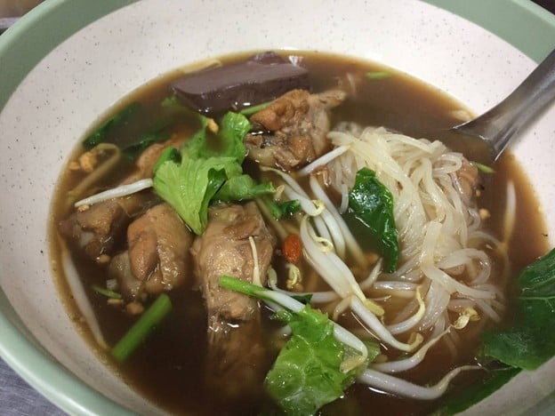 ก๋วยเตี๋ยวไก่ตุ๋นสูตรแม่กิม(เจ๊ณี)