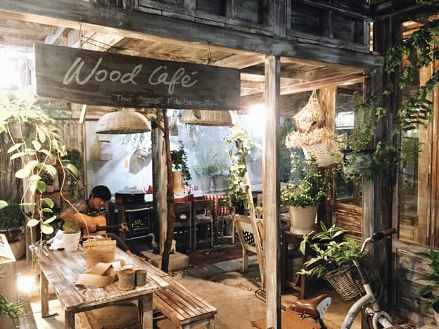 บรรยากาศ Wood Cafe ลาดพร้าววังหิน 48