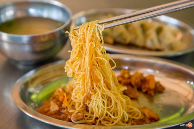 แม่จันทร์ หมี่เกี๊ยว