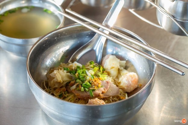 แม่จันทร์ หมี่เกี๊ยว