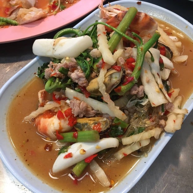 เมนูของร้าน ร้านยำเจ๊อึ่ง (เจ้าเก่าบางลำภู)