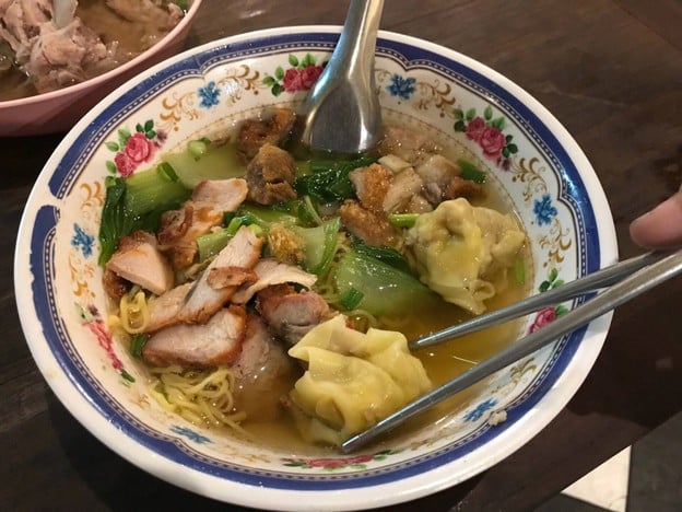 เมนูของร้าน ราชาบุรีบะหมี่เกี๊ยว สันป่าข่อย