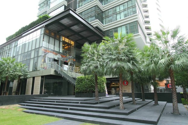 หน้าร้าน Nirunda International Aesthetic Clinic ดิเอ็มโพริโอเพลส