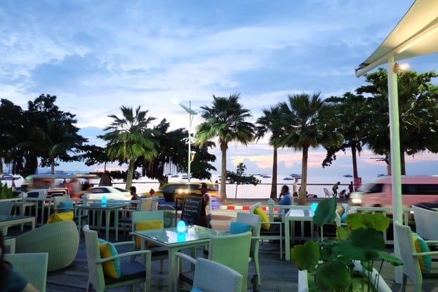 Cabana Bar Wave Hotel pattaya