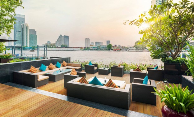 บรรยากาศ ริเวอร์ไซด์ กริลล์ โรงแรม รอยัล ออคิด เชอราตัน