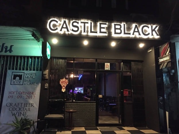 Castle Black​ Cafe​&Hostel​
