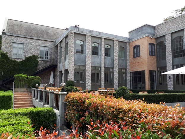 บรรยากาศ The Castle Restaurant & Tea Room Khao Yai