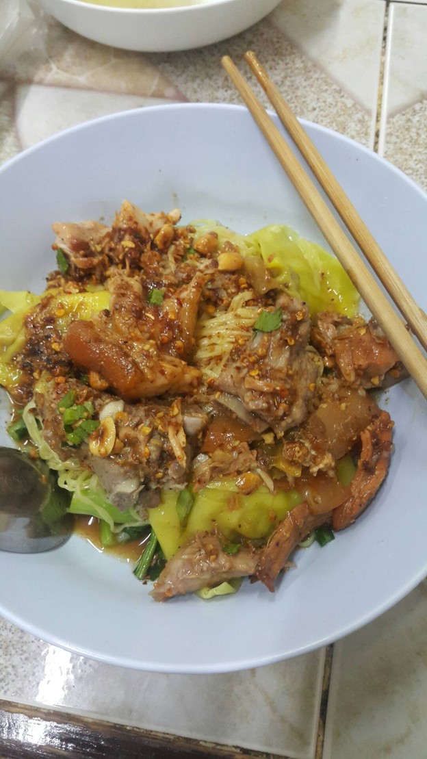 บะหมี่สามเหลือง ถนนสุเทพ