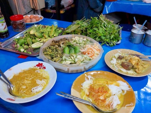 ขนมจีนป้าอ้อย ตลาดศาลเจ้า