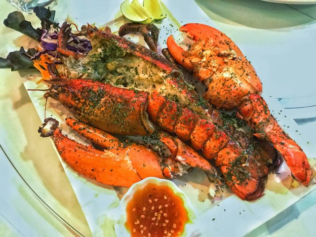เมนูของร้าน Faroh House Restaurant & Wine