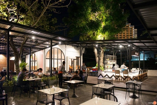 ร้านอาหารเด้อหล่าแจ๊ส Der La Jazz