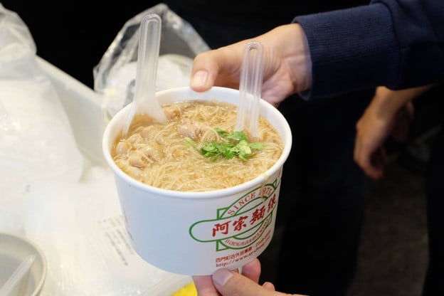 เมนูของร้าน Ay-Chung Flour-Rice Noodle