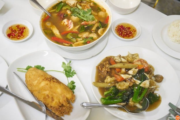 เจ๊ไฝ ประตูผี