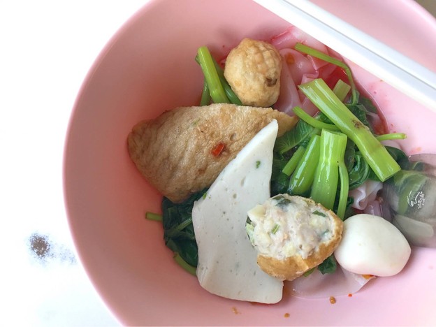 เมนูของร้าน สอาด ก๋วยเตี๋ยวลูกชิ้นปลา เย็นตาโฟเสวย - สามกษัตริย์