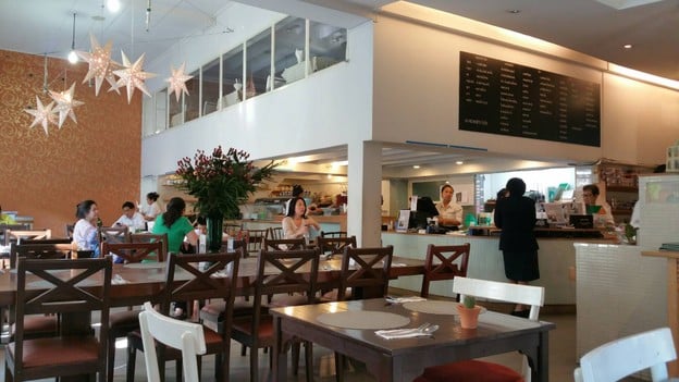 บรรยากาศ กัลปพฤกษ์ สีลม