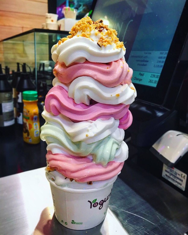 Yogurtland Terminal 21